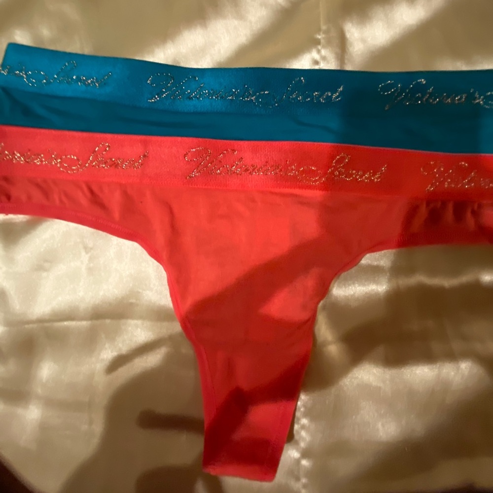 NWT VS 2 for 28 Logo thick band M